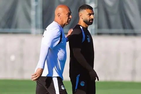 تقسيمة بين حسام وإبراهيم وتدريبات على الكرات العرضية في مران منتخب مصر (صور)